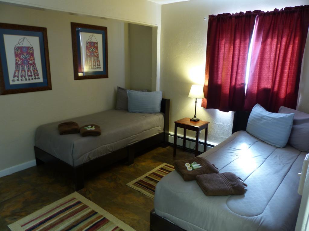 אנקורג' Bent Prop Inn & Hostel Of Alaska - Downtown מראה חיצוני תמונה