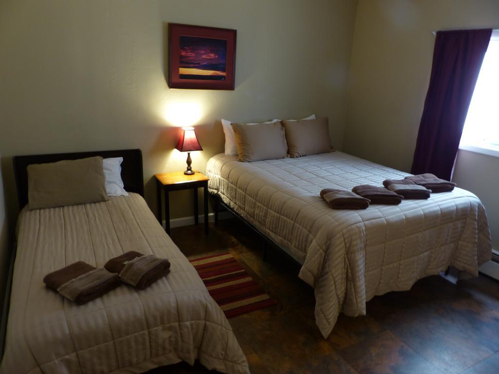 אנקורג' Bent Prop Inn & Hostel Of Alaska - Downtown מראה חיצוני תמונה