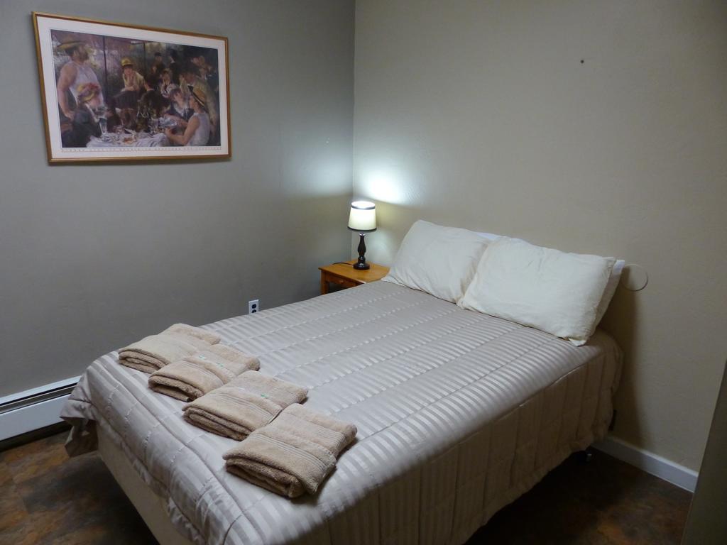 אנקורג' Bent Prop Inn & Hostel Of Alaska - Downtown מראה חיצוני תמונה