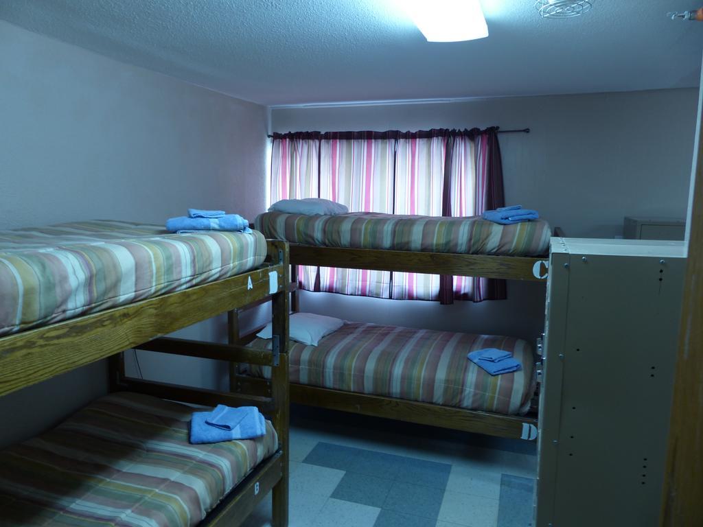 אנקורג' Bent Prop Inn & Hostel Of Alaska - Downtown מראה חיצוני תמונה