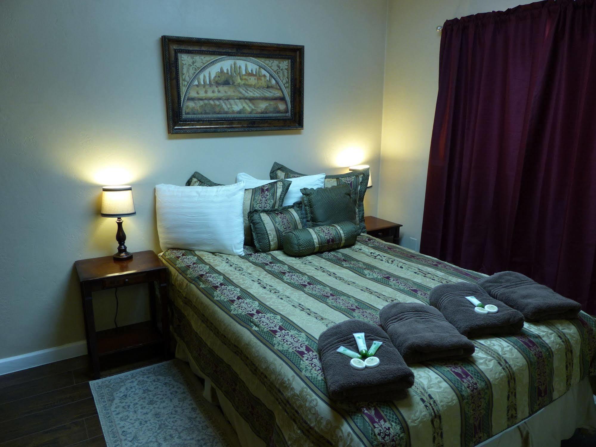 אנקורג' Bent Prop Inn & Hostel Of Alaska - Downtown מראה חיצוני תמונה
