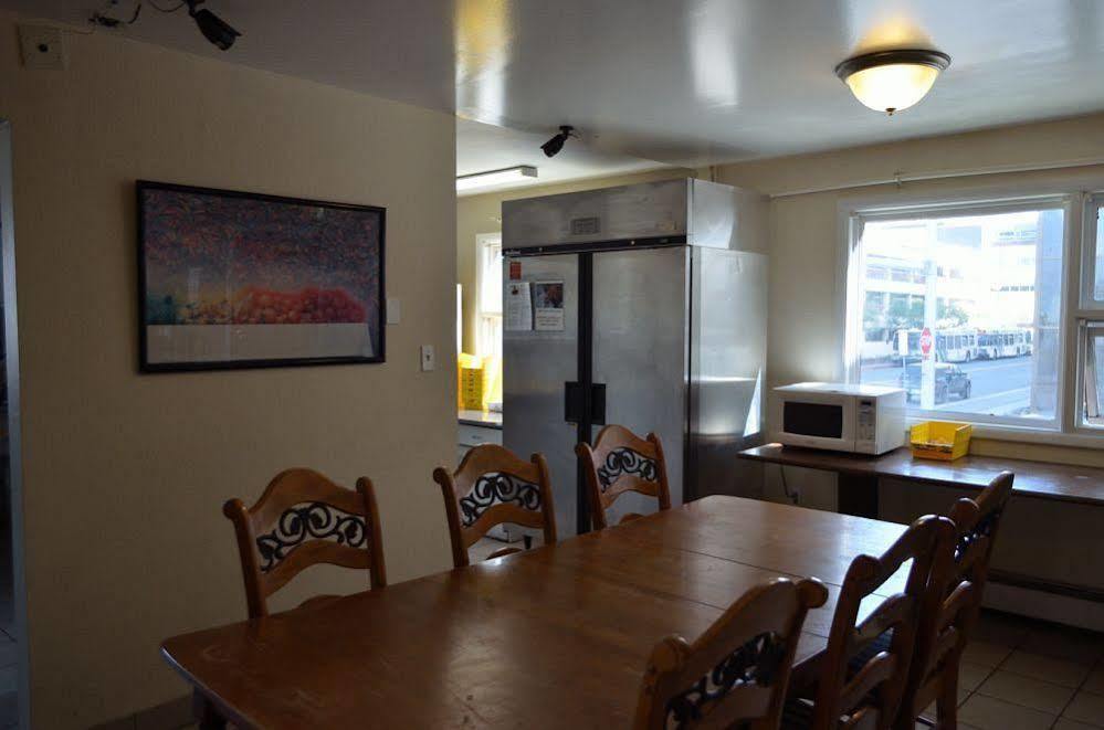 אנקורג' Bent Prop Inn & Hostel Of Alaska - Downtown מראה חיצוני תמונה