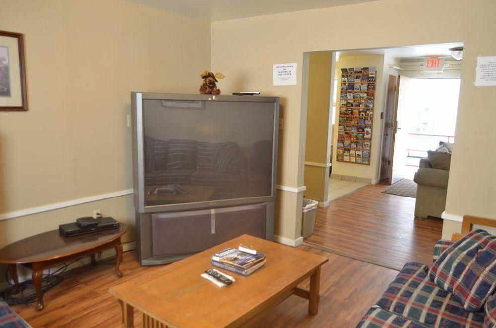 אנקורג' Bent Prop Inn & Hostel Of Alaska - Downtown מראה חיצוני תמונה