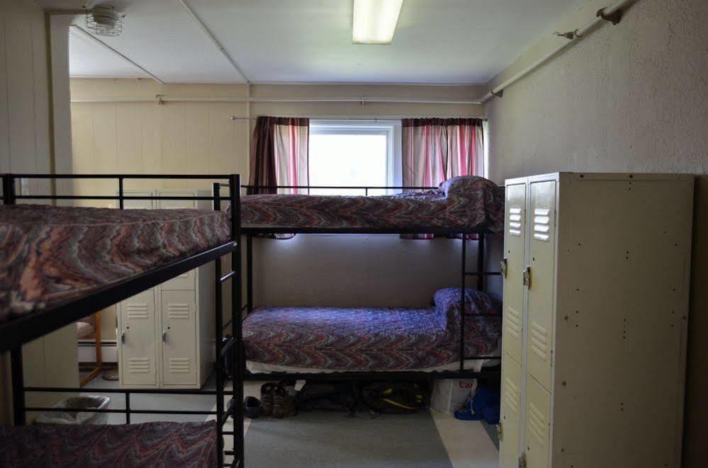 אנקורג' Bent Prop Inn & Hostel Of Alaska - Downtown מראה חיצוני תמונה