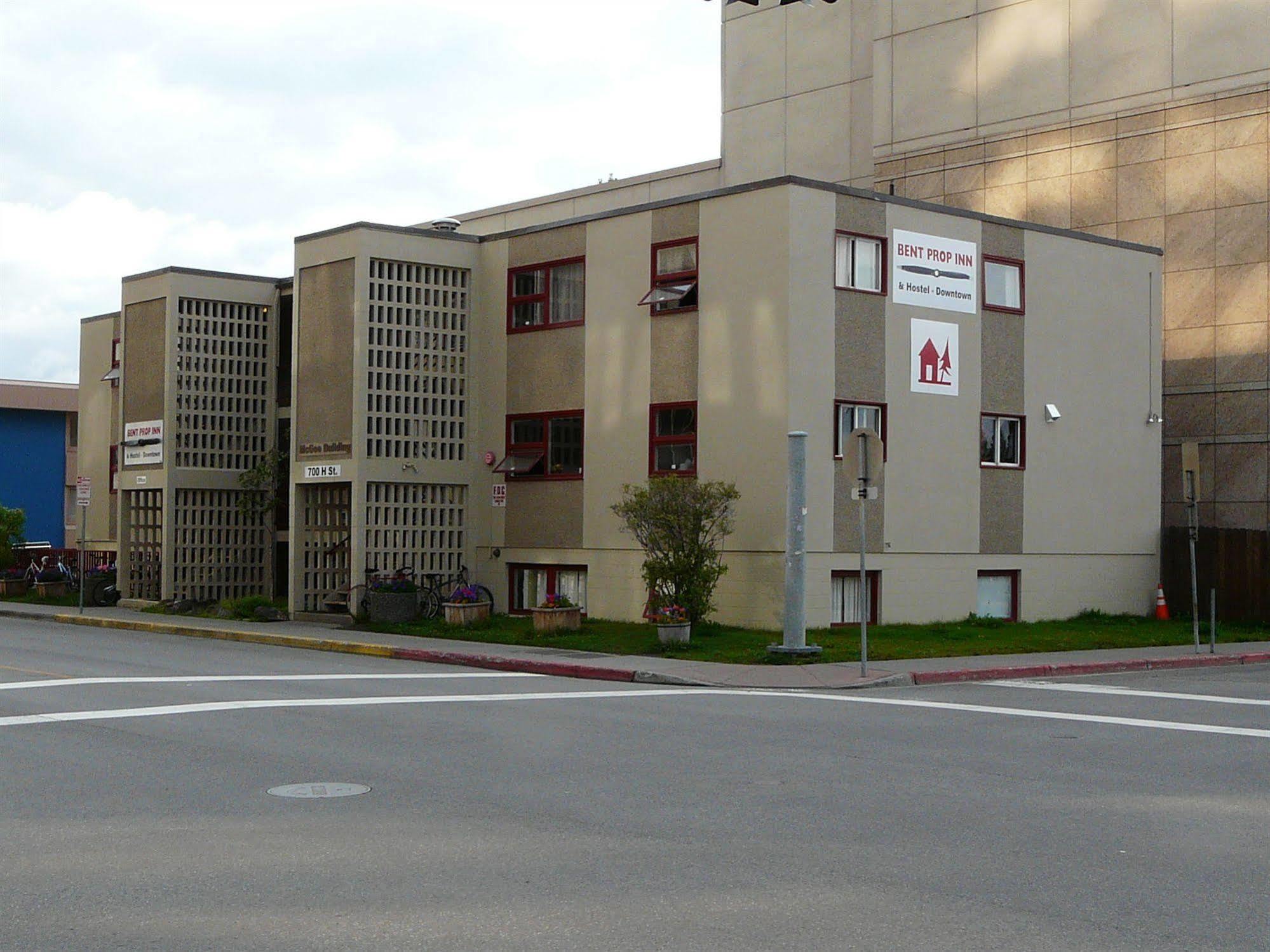 אנקורג' Bent Prop Inn & Hostel Of Alaska - Downtown מראה חיצוני תמונה