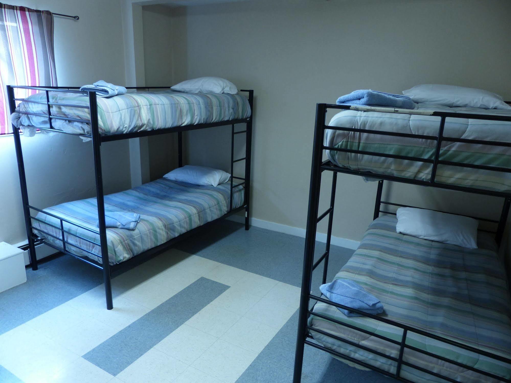 אנקורג' Bent Prop Inn & Hostel Of Alaska - Downtown מראה חיצוני תמונה