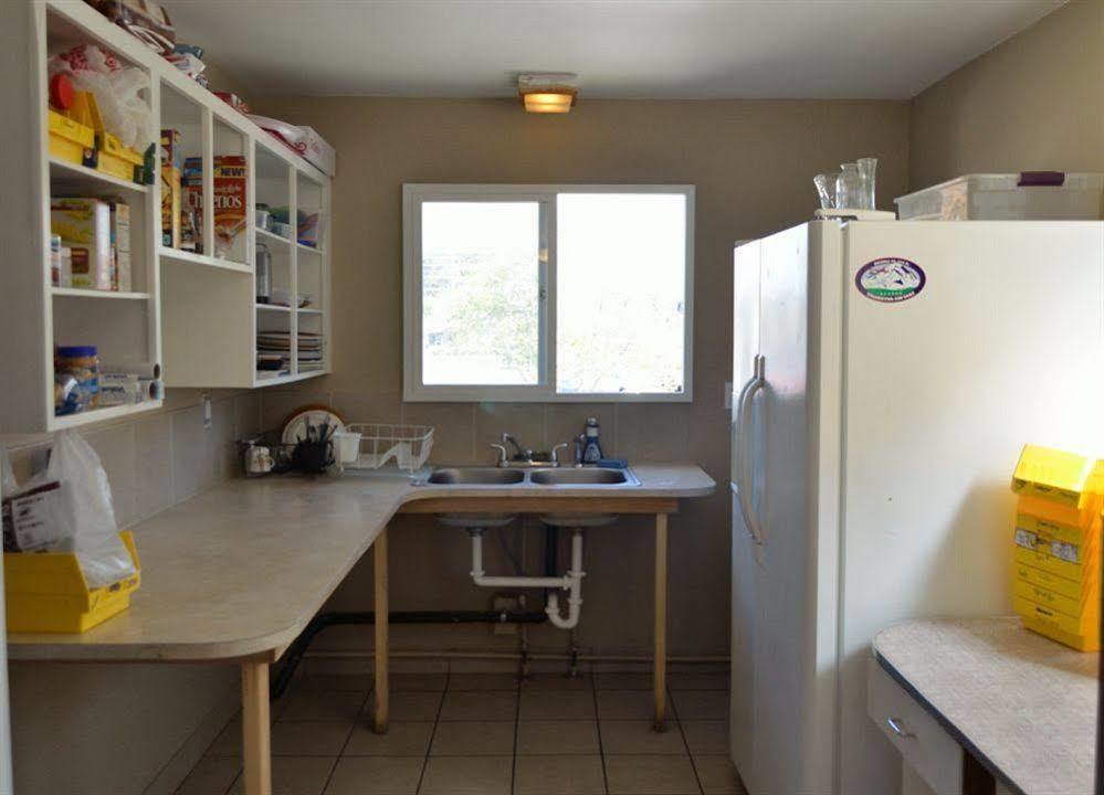 אנקורג' Bent Prop Inn & Hostel Of Alaska - Downtown מראה חיצוני תמונה